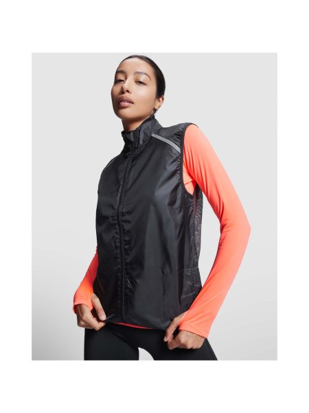 jannu-leichte-laufweste-unisex-schwarz-10.jpg