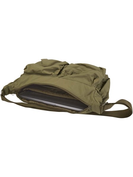 calli-13-grs-laptop-umhangetasche-aus-recyceltem-nylon-waldgrun-16.jpg